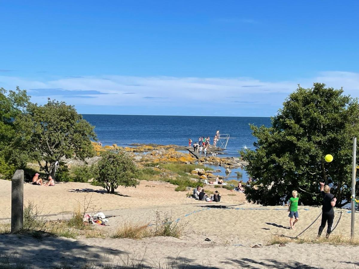 Nybygget Hus I Svaneke Taet Pa Klipper, Skov Og Hav エクステリア 写真