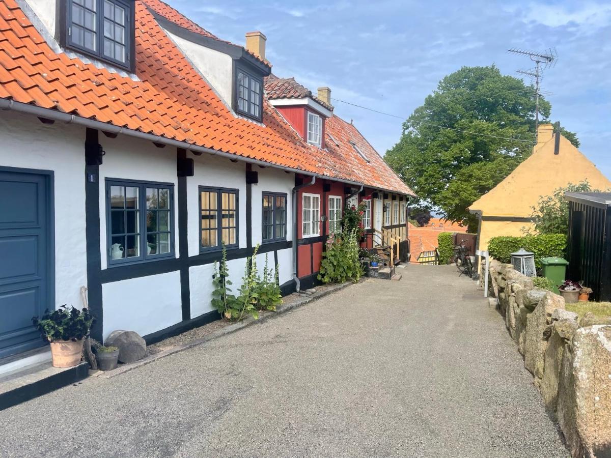 Nybygget Hus I Svaneke Taet Pa Klipper, Skov Og Hav エクステリア 写真