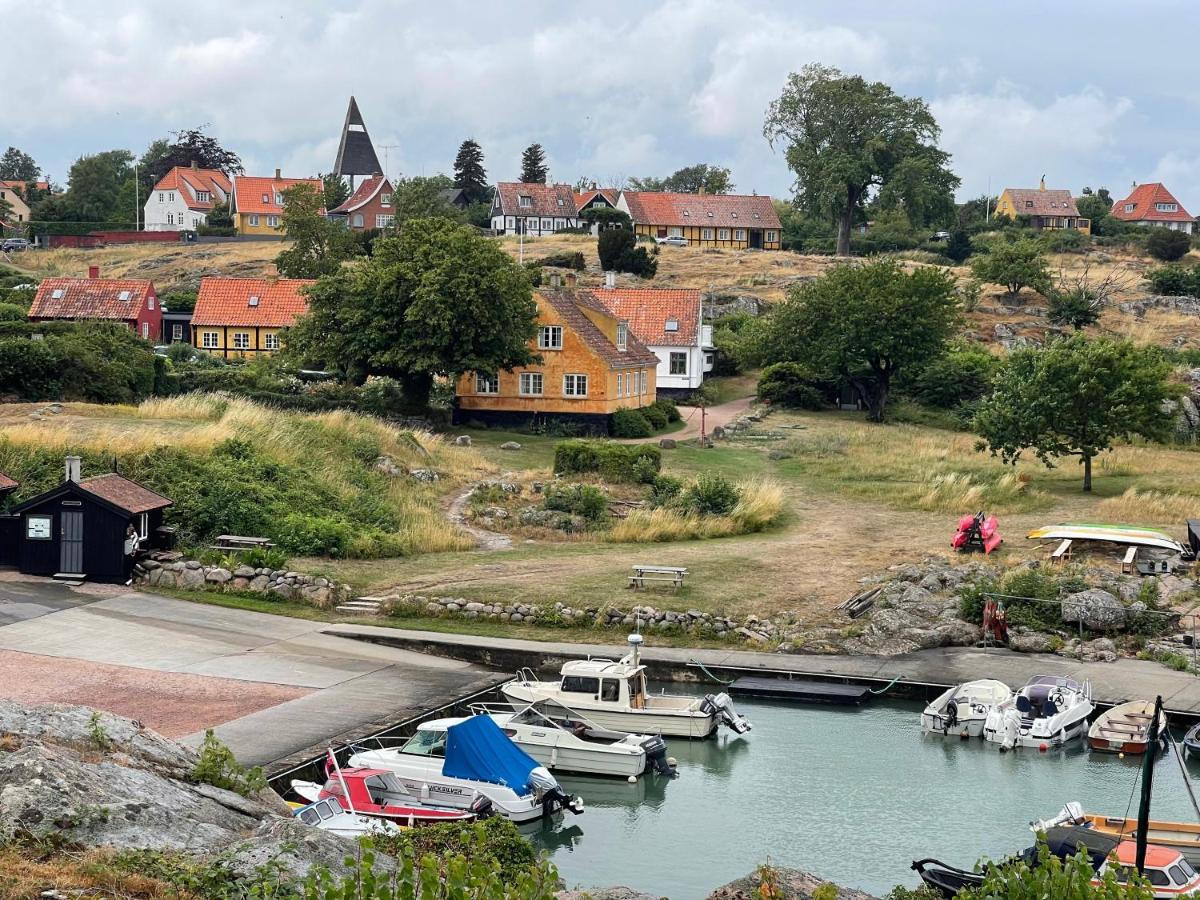 Nybygget Hus I Svaneke Taet Pa Klipper, Skov Og Hav エクステリア 写真
